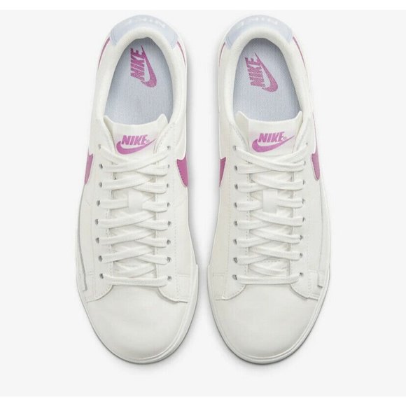 (Sold) Nike Blazer Low LE Sneakers White Pink NWOB - Picture 3 of 11